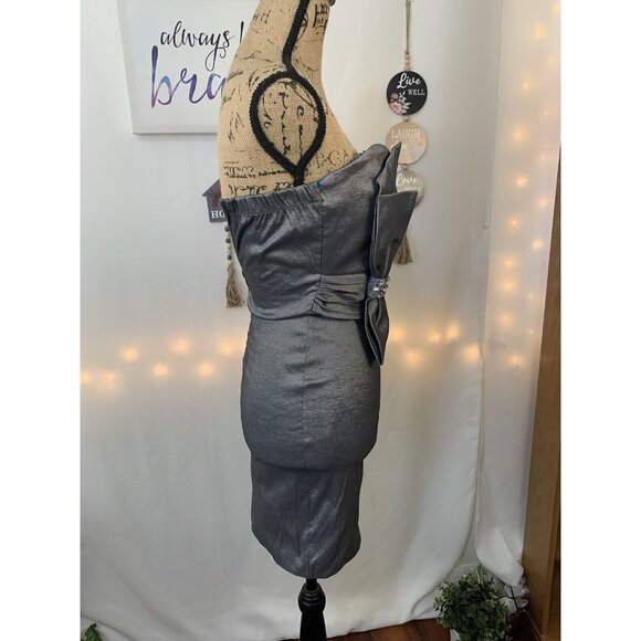 (E-118) Leyva’s straple womens dress size M run small silver color - Picture 3 of 7